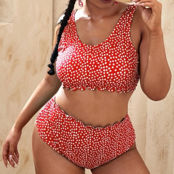 SHEIN Other - Plus Ditsy Floral Scallop Trim Bikini